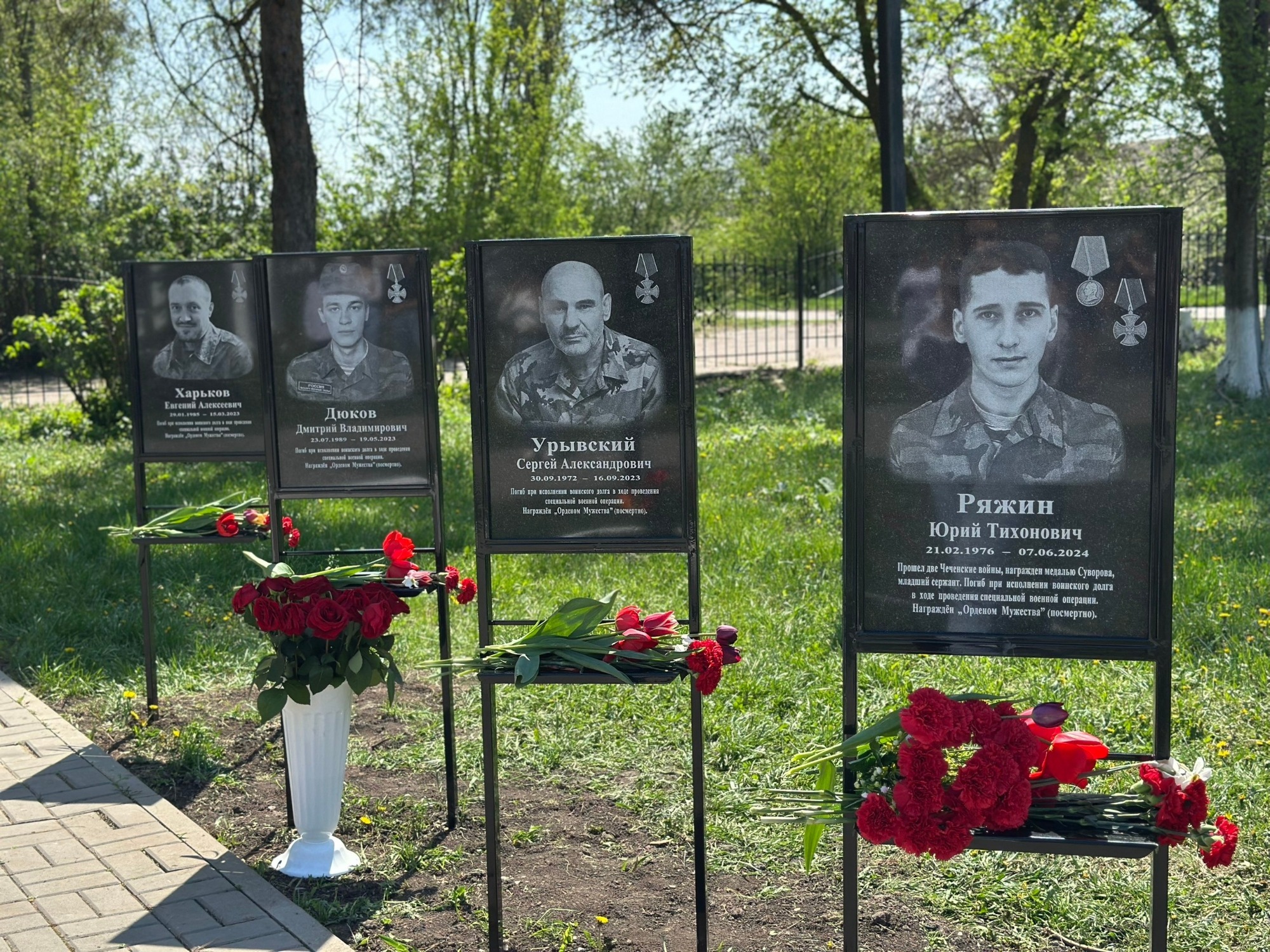 В посёлке Терновский прошёл митинг, посвящённый открытию мемориальных досок участникам СВО.